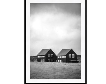 Island Druck, Island Fotografie, schwarz und weiß Kunst, BW Fotografie, Reisefotografie, Island Kunst, Landschaft Druck, zwei Häuser