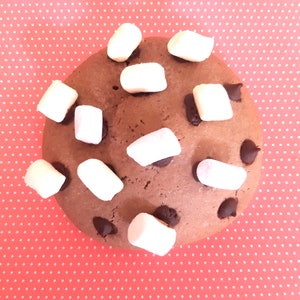 Chocolate cookies stuffed with dark chocolate chips and marshmallows-Giant Cookie recipe-Stuffed Cookies-Dessert-Gourmet Cookies zdjęcie 4