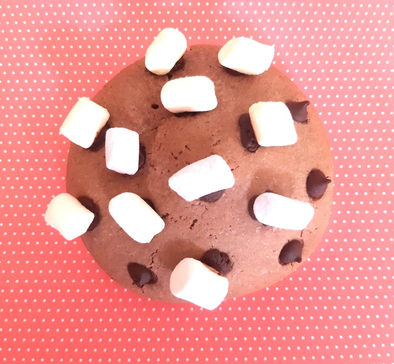 Chocolate cookies stuffed with dark chocolate chips and marshmallows-Giant Cookie recipe-Stuffed Cookies-Dessert-Gourmet Cookies zdjęcie 4