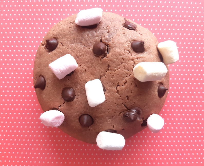 Chocolate cookies stuffed with dark chocolate chips and marshmallows-Giant Cookie recipe-Stuffed Cookies-Dessert-Gourmet Cookies zdjęcie 6