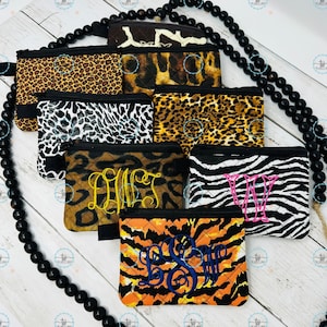 Cartera pequeña con estampado animal personalizada, hecha a mano, de algodón, acolchada, con cremallera, llavero y tarjetero acolchado con monograma.