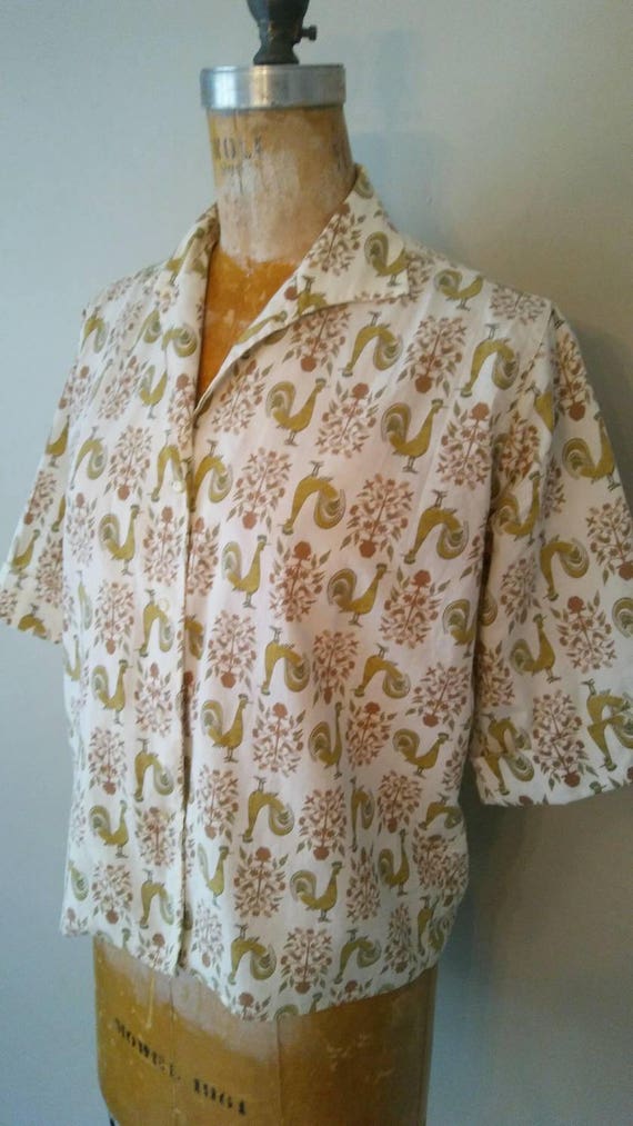 Vintage 1950s Rooster Novelty Print Blouse // Larg