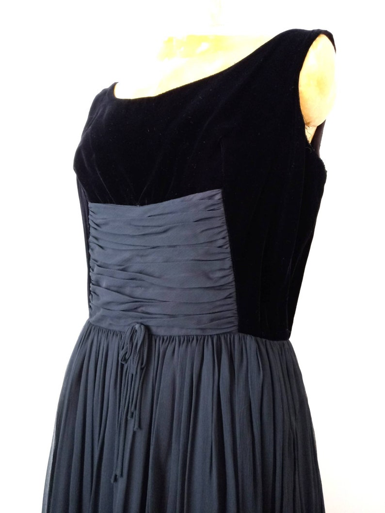 Vintage 1950s Black Velvet and Taffeta Gown with Crepe Overlay 1950 Little Black Dress Vintage Crepe Ruched Dress Medium 38b 30w