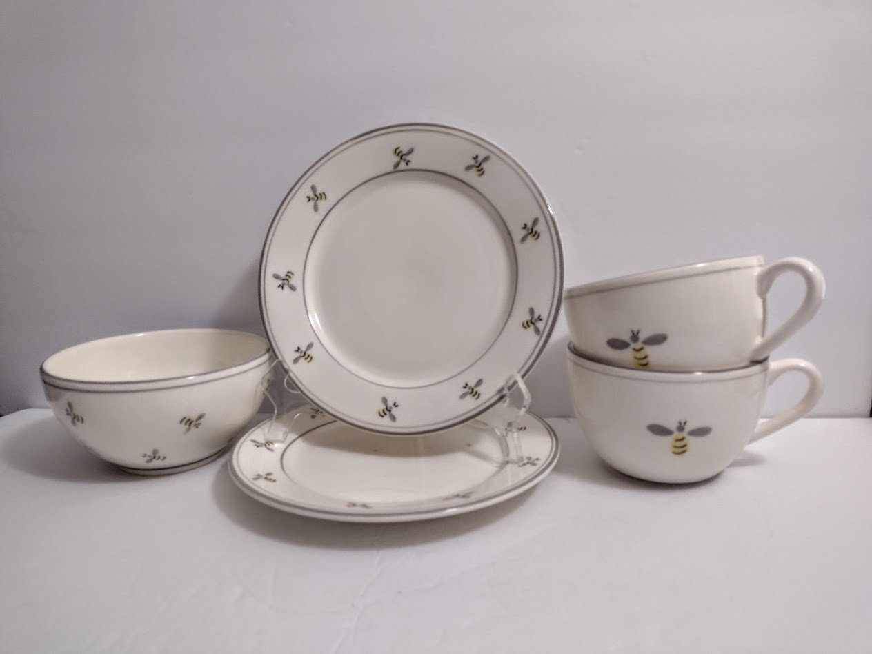 Bee and Willow Milbrook 16 Piece Round Stoneware Dinnerware Set in White