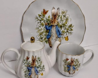 ONE Plate+Napkin Beatrix Potter PETER RABBIT Little Gardener Bunny Frederick Warne Co Easter Dinner Plate 10.75" Salad Plate Teapot Or Mug