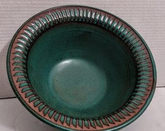Peggy VRANA Studio Artist Signed Turquoise Green Speckled Pottery Vintage Bowl 11 "