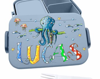 May include: A blue lunchbox with a colorful octopus and the name "LUCAS" on the front. The lunchbox has a removable tray and a fork.