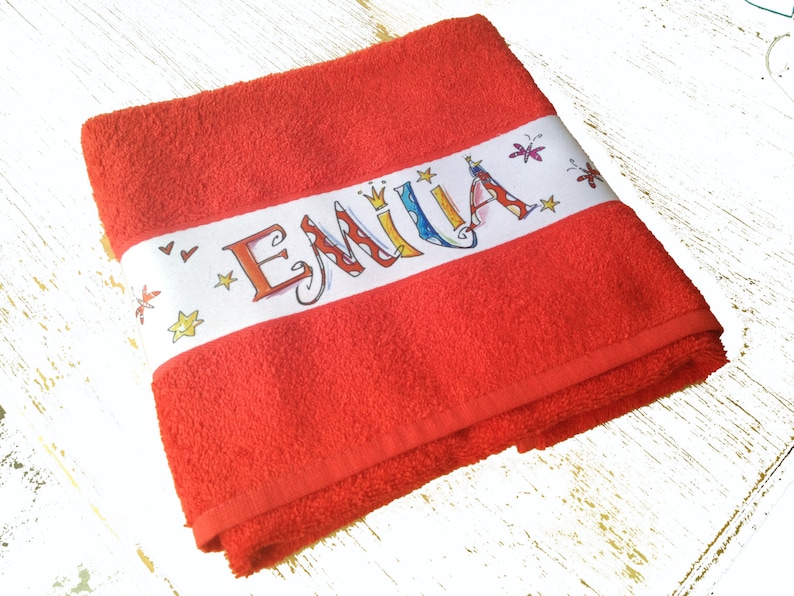 Handtuch mit Namen farbig, rotes Handtuch personalisiert , Weihnachtsgeschenk mit Namen , Farbiges Handtuch mit Namen, Rosirosinchen Red