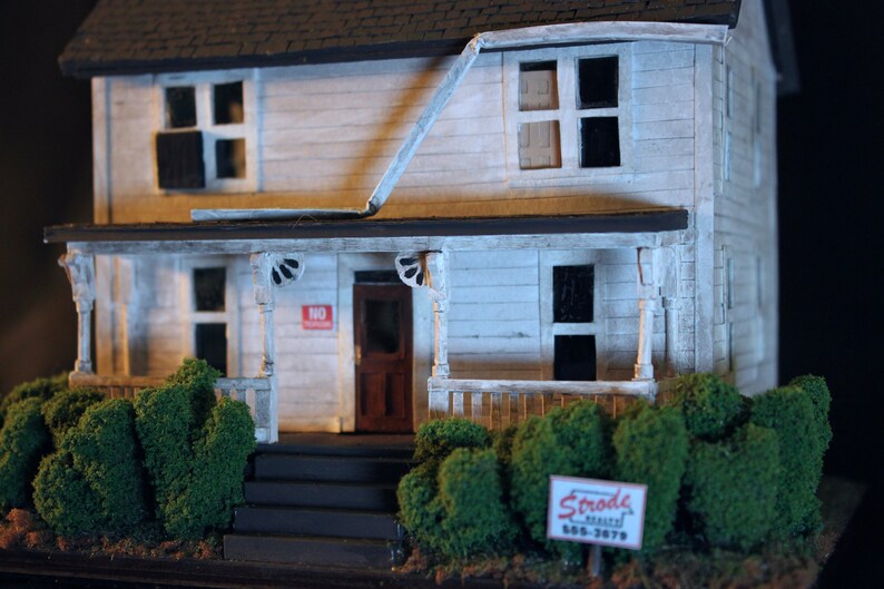 O Scale Haunted House Building – Michael Myers Halloween Theme With LED Lights
