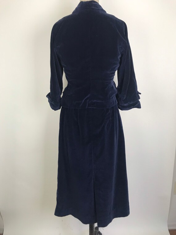 1950s 50s Blue velvet suit with novelty print lin… - image 9
