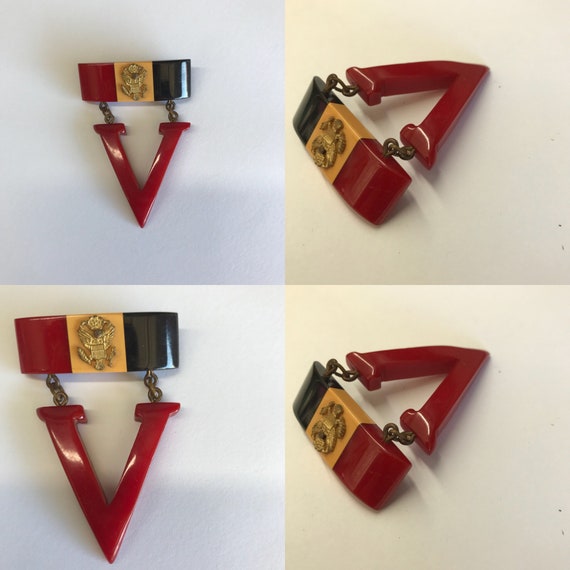 Vintage 1940s/40s V for victory Bakelite Brooch