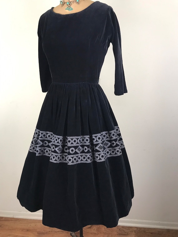 Vintage 1950s 50s Jonathan Logan embroidered blac… - image 4