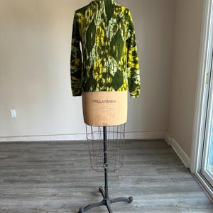Vintage 1960s 60s 1970s 70s Abstract Print Green Wool Sweater by Tami