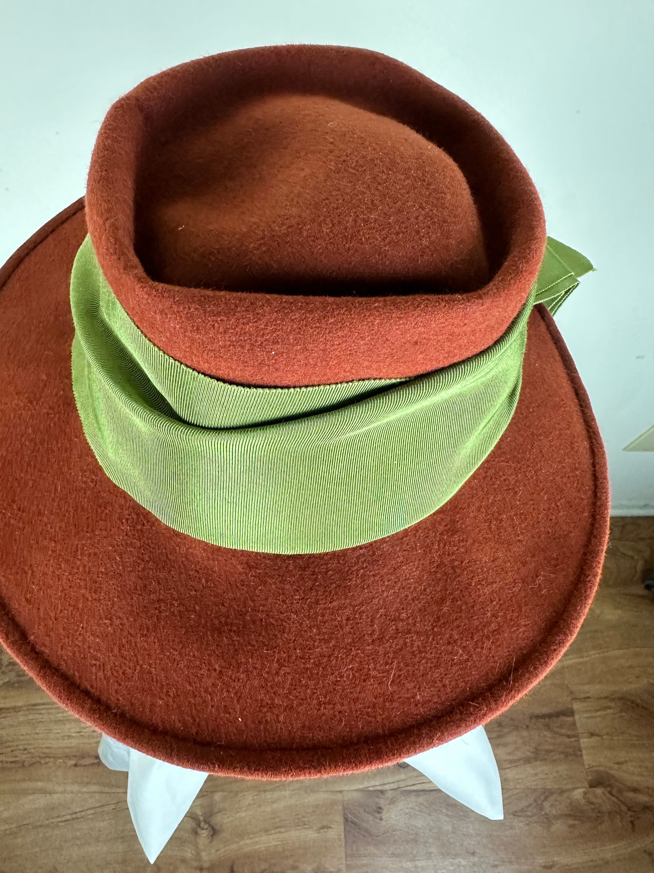 Vintage 1940s 40s Keneth Hopkins Wool Felt Hat With Ribbon  display picture 2
