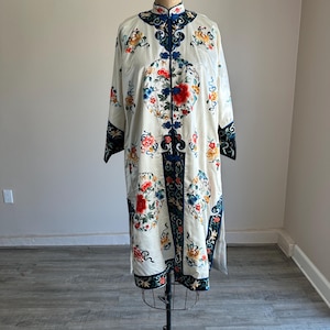 vintage chinese silk dressing gown Embroidered Birds & Clouds Silk Chinese Robe  Empress Vintage
