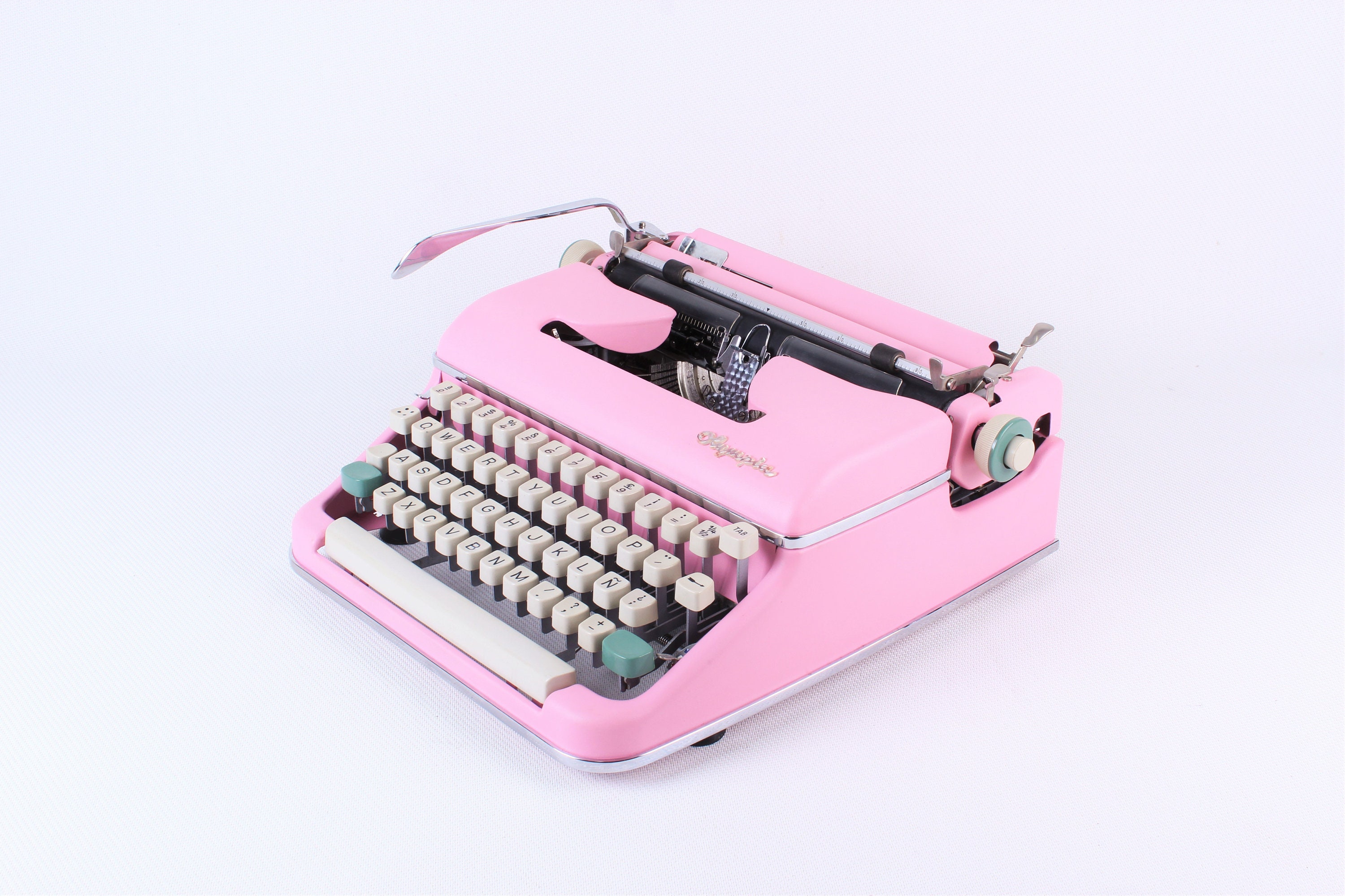Typewriter.Company - Pink Olympia SM2 /3 - Different shades of pink