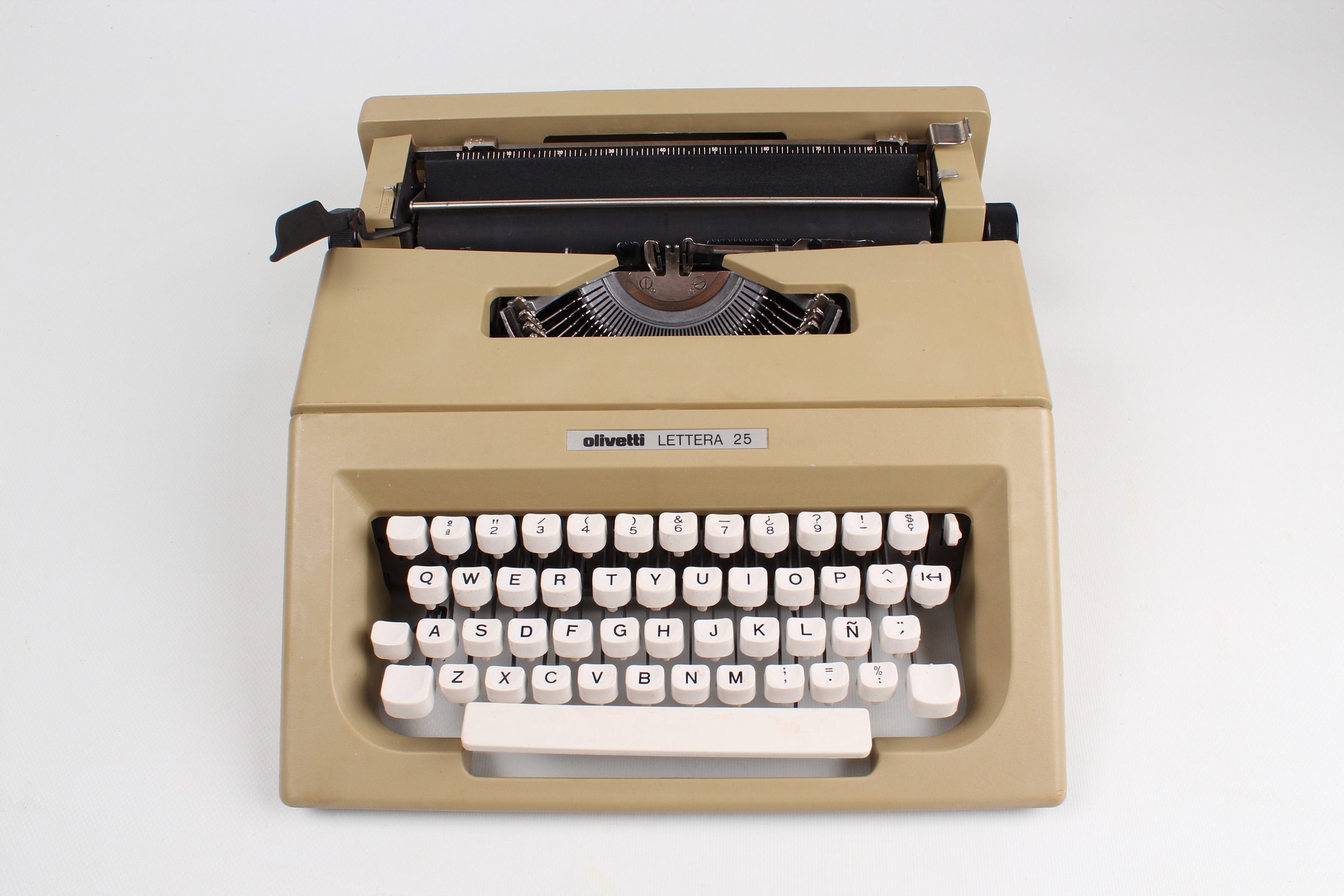 SALE Olivetti Lettera 25 Beige Typewriter, Vintage, Professionally