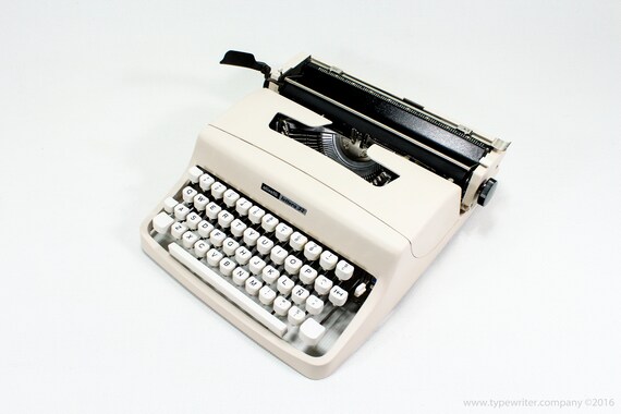 Working Typewriter Olivetti Lettera 82 Working Perfectly CHRISTMAS SALE