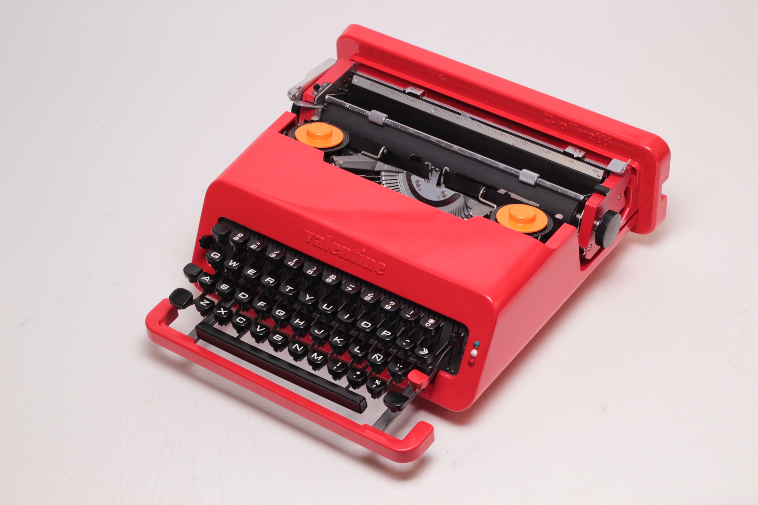 OLIVETTI VALENTINE - perfect condition perfectly working vintage