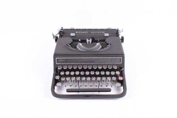  Retro Manual Typewriter - Old Fashioned Machinery Word  Processing Typewriter - Red Black Ribbon - Birthday Gift Display Decoration  - Normal use - Free Writing,White : Office Products