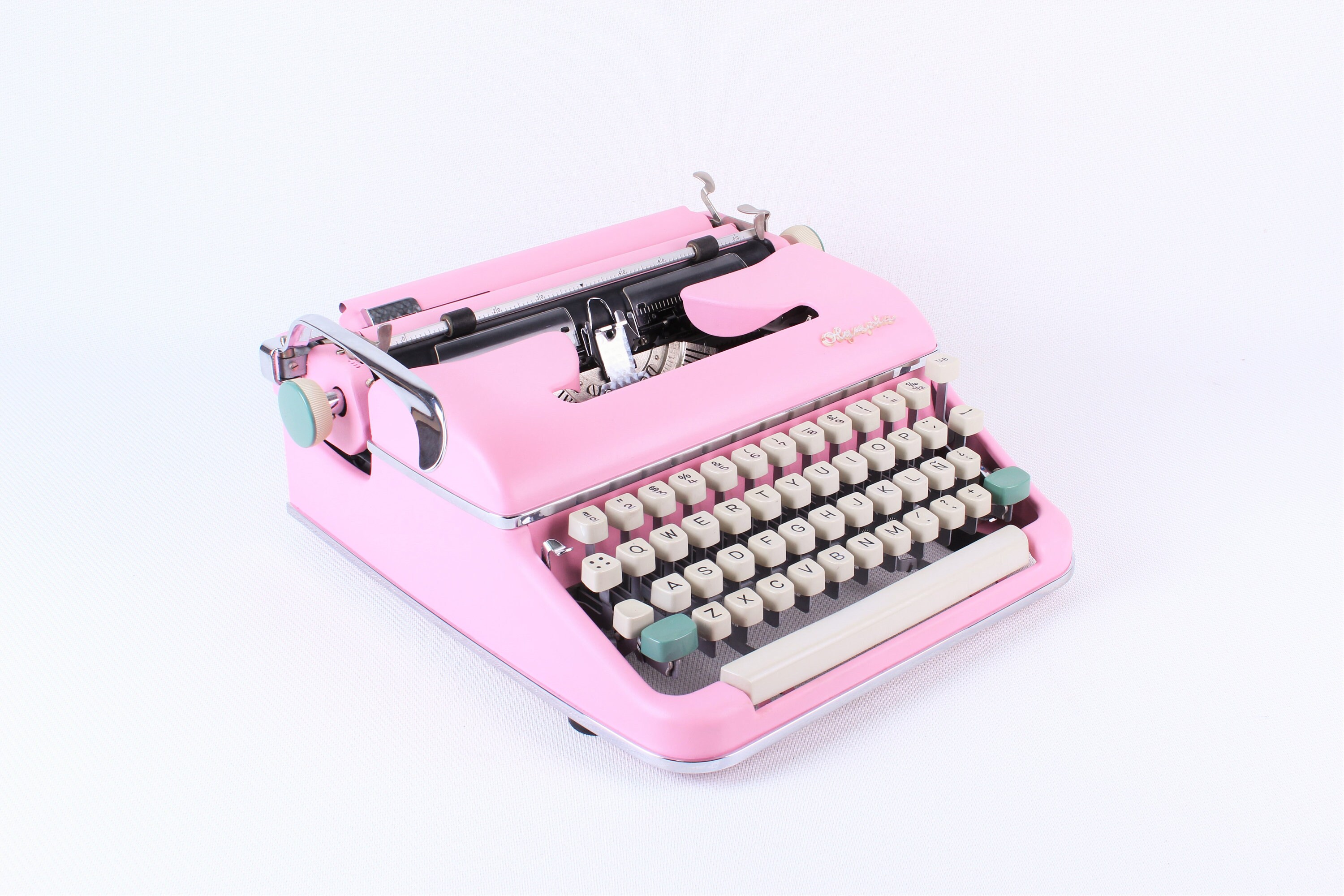 Typewriter.Company - Pink Olympia SM2 /3 - Different shades of pink