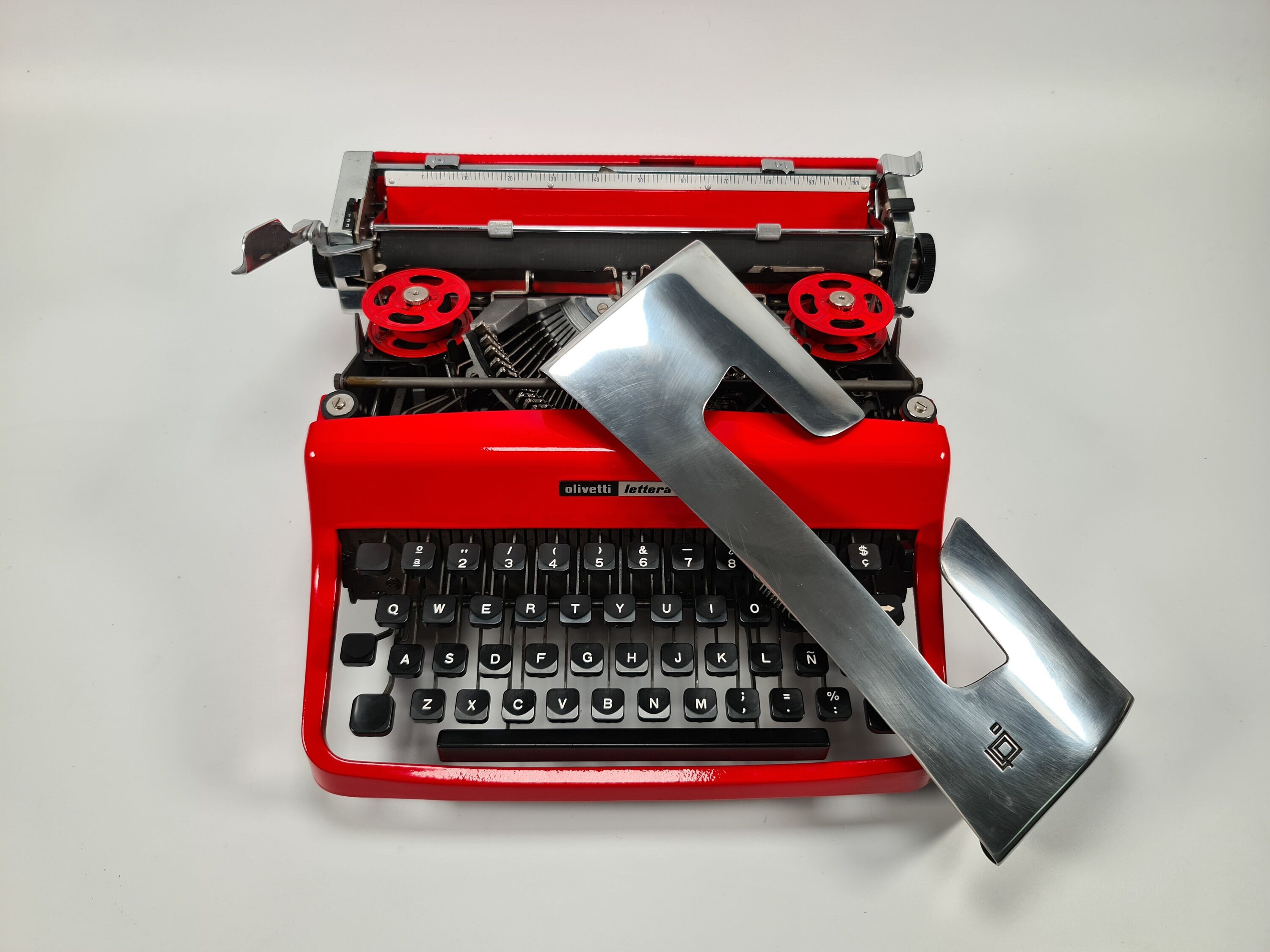  Retro Manual Typewriter - Old Fashioned Machinery Word  Processing Typewriter - Red Black Ribbon - Birthday Gift Display Decoration  - Normal use - Free Writing,White : Office Products