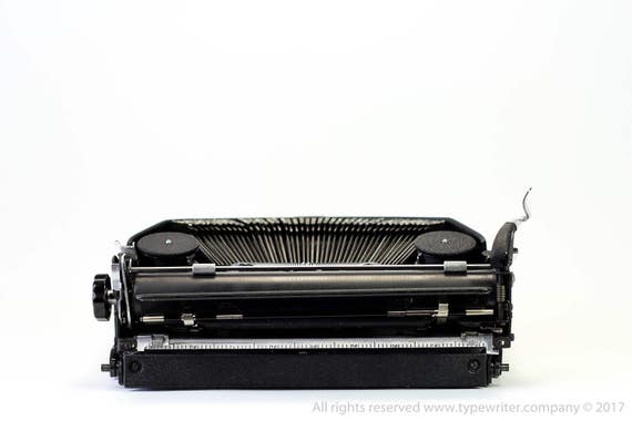 OLIVETTI ICO MP1 perfectly working vintage typewriter gift for a writer Professionally Serviced