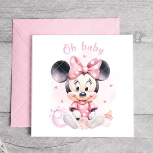 K&ouml;nnte beinhalten: Rosa Babyparty-Gru&szlig;karte mit Minnie Maus in einem rosa gepunkteten Kleid und Schleife. Auf der Karte steht "Oh baby" in rosa Schrift. Ein rosa Umschlag befindet sich hinter der Karte.