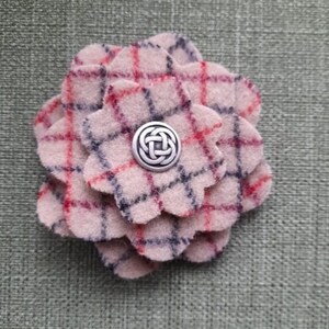 Tweed tartan plaid corsage pin brooch