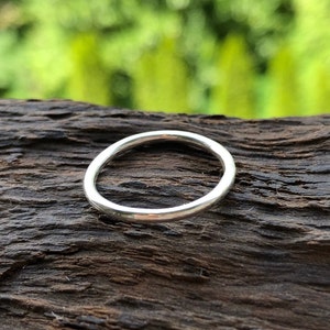 Dainty Minimalist Stackable Silver Ring, Delicate with hammer texture Sterling Silver Ring Band for Knuckle Ring or Midi Ring