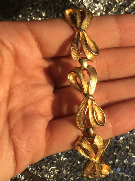 Trifari bowtie bracelet - image 2