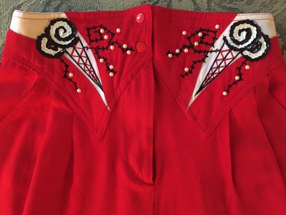 Red Caché Shorts