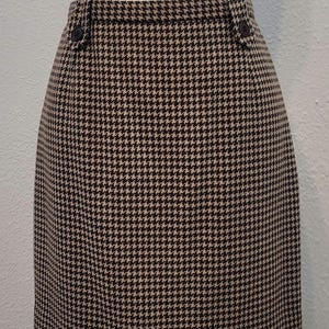 Sophisticated blend of brown and beige skirt.