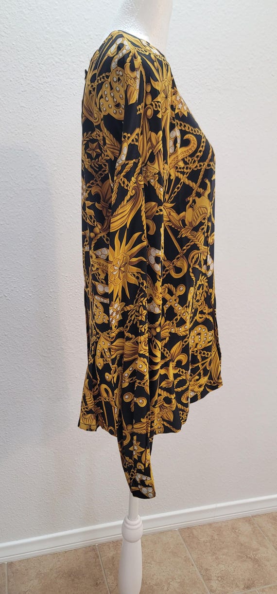 Fun blouse that buttons up in the back. - image 9