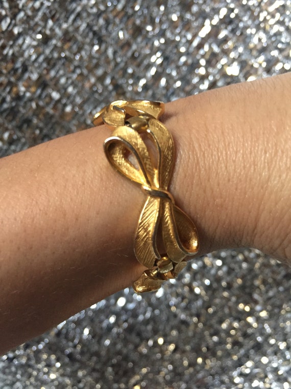 Trifari bowtie bracelet - image 10
