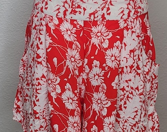 Free People Rot und Weiß Floral Shorts