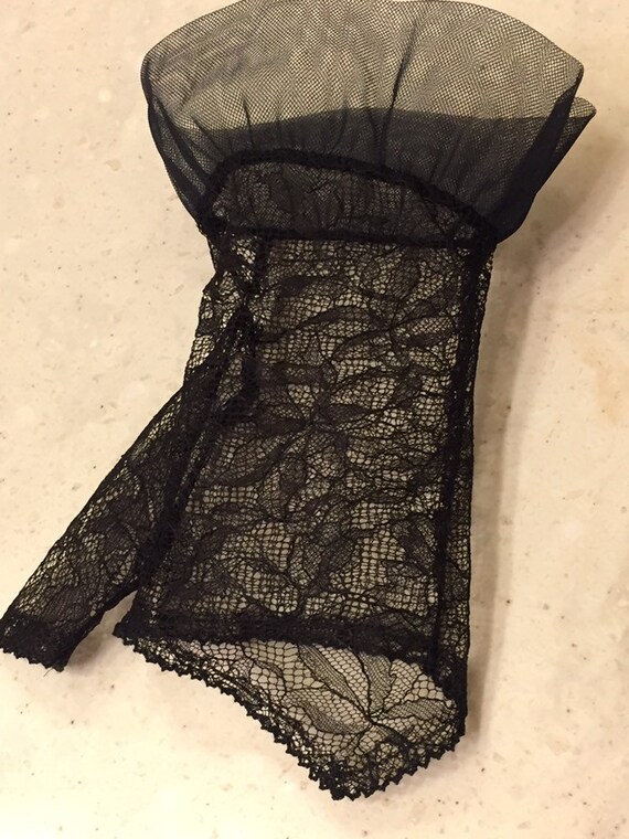 Black lace debutante gloves - image 4