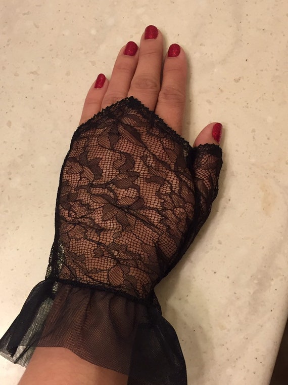 Black lace debutante gloves - image 2