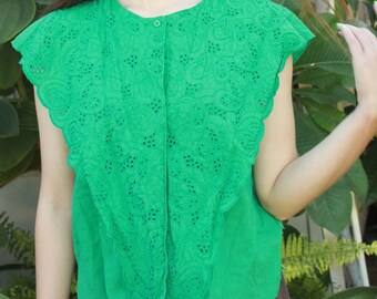 Camisa verde abotonada