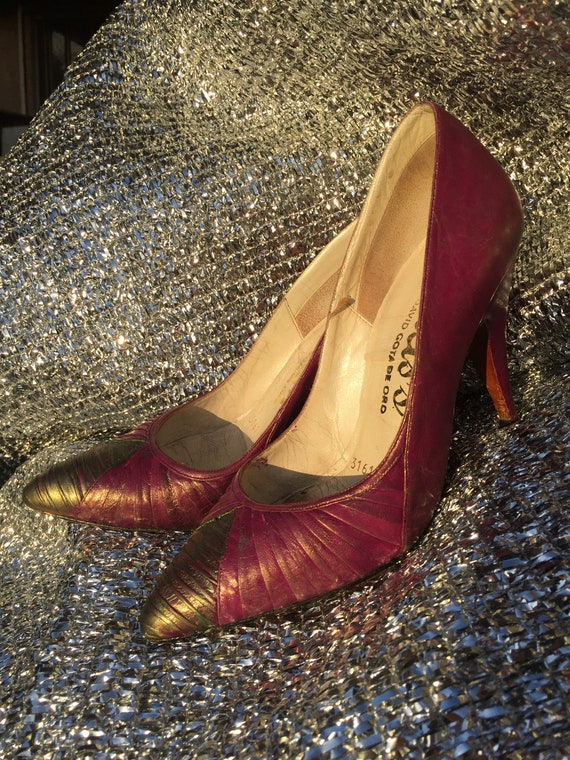 Size 6 leather pumps. - image 1