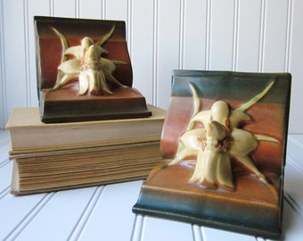 Roseville Bookends, Zephyr Lily Bookend Pair