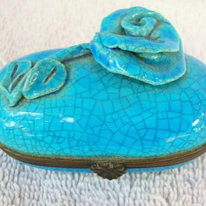 Vintage Antique Turquoise Blue Crackled Glaze Lidded Trinket or Snuff Box