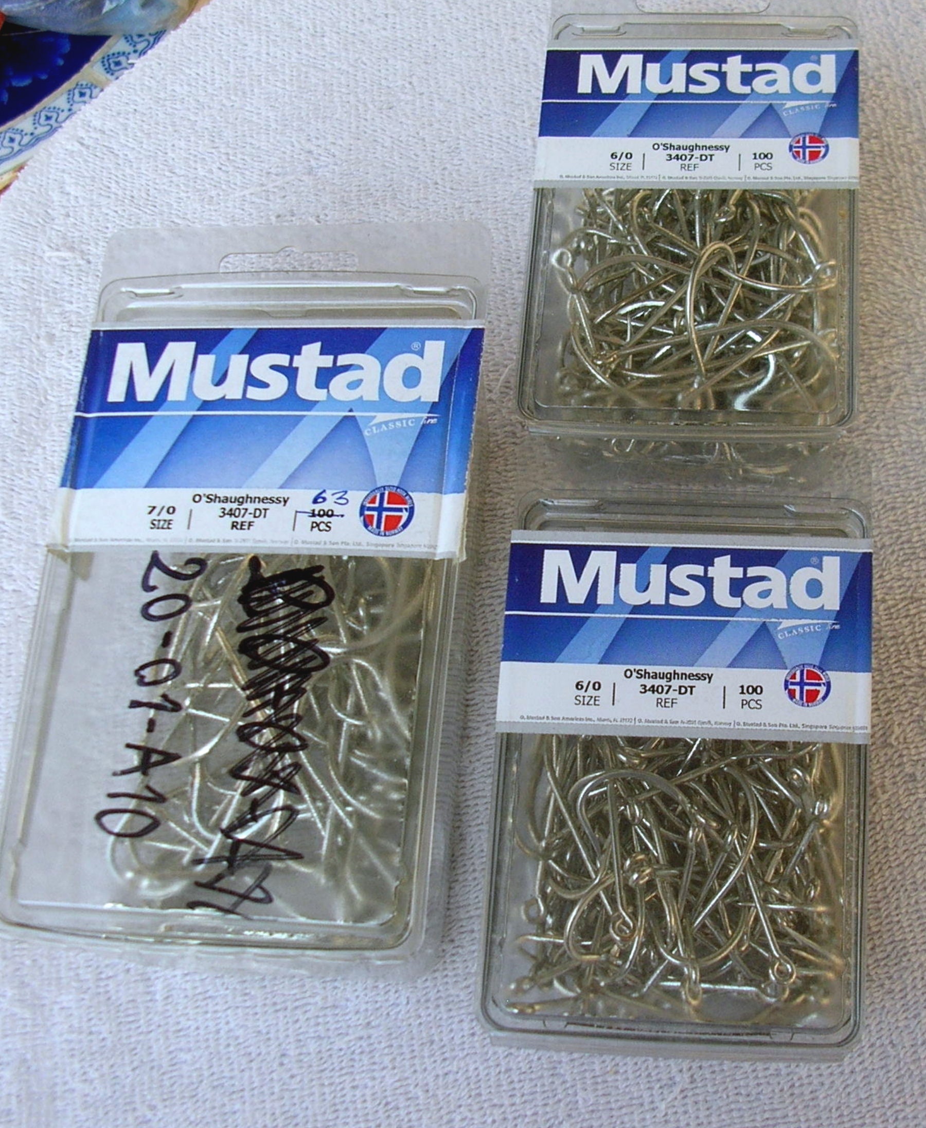 Lot of 263 Mustad Hooks, Size 6 & 7 Classic O'shaughnessy Forged