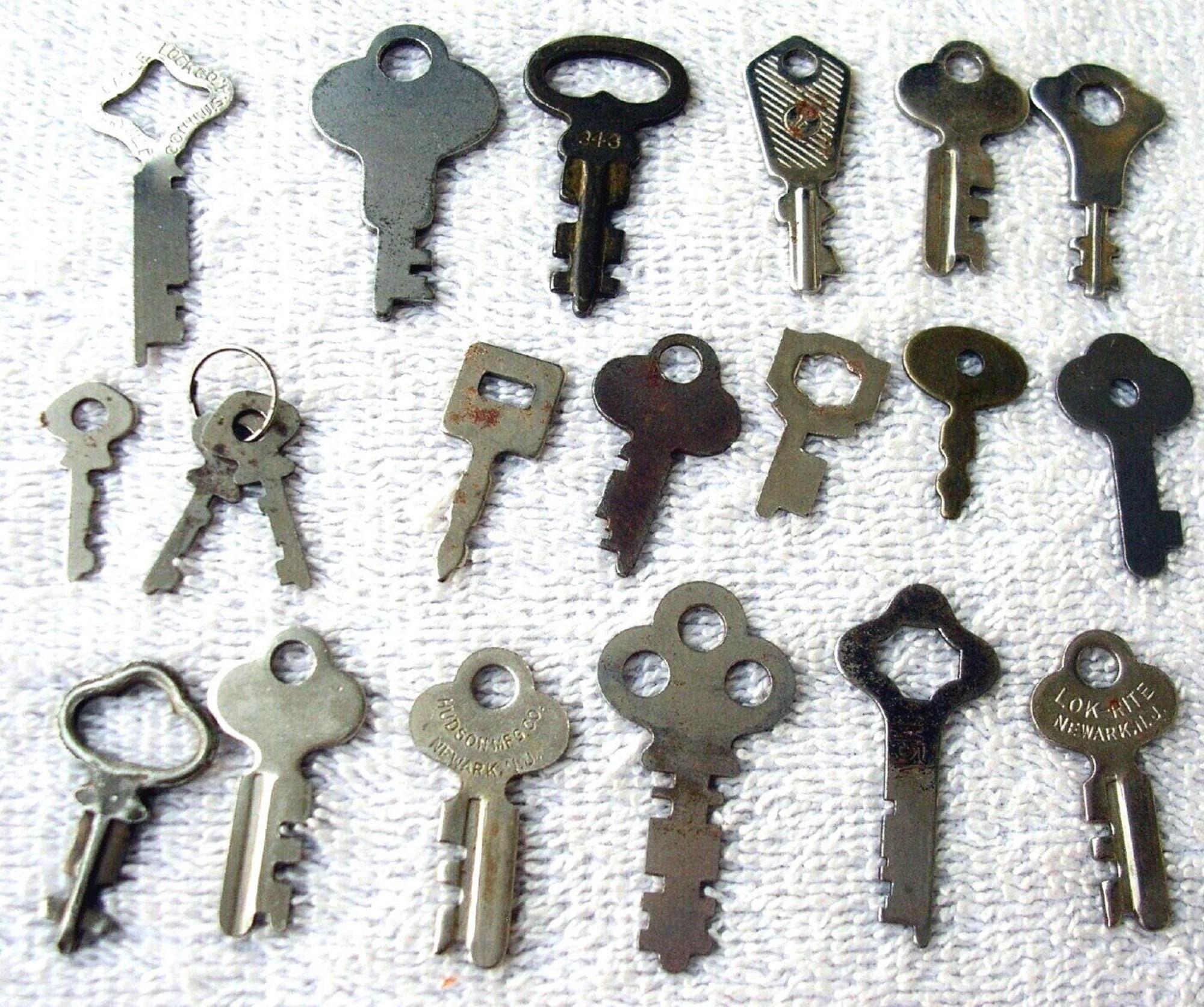 Vintage Trunk Lock Lot- 34 locks, keys-various types of locks