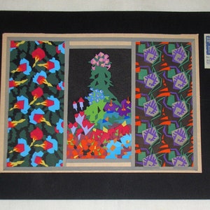 Peut inclure: Un collage encadré de trois motifs abstraits différents. Le motif central présente un design géométrique coloré sur fond sombre. Les motifs de gauche et de droite présentent des motifs floraux et géométriques répétitifs.