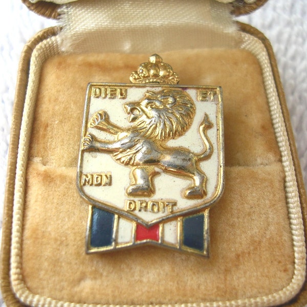 Accessocraft WWII War Relief Society Dieu Et Mon Droit Enamel Lapel Pin, w/Case