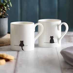 Sitzende Katze und hockende Katze Tasse, Zweier-Set, Fine Bone China Tassen, Geschenk für Katzenliebhaber