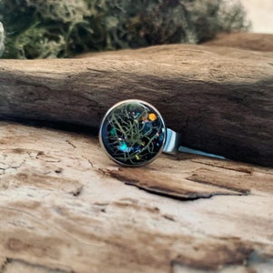 Bague lichens et brillants bleus/orangés