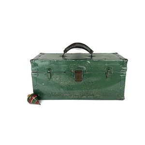 Vintage Tackle Box 1940s Green Metal Tackle Box Old Leather Handle Tackle  Box - Etsy