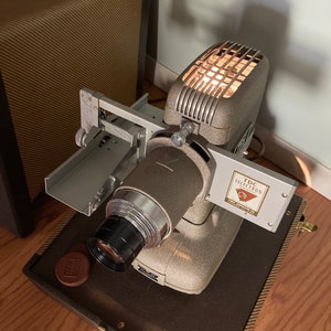 Ancien Projecteur De Diapositives TDC Vivid Selectron Semimatic - 35 Mm, Vintage USA